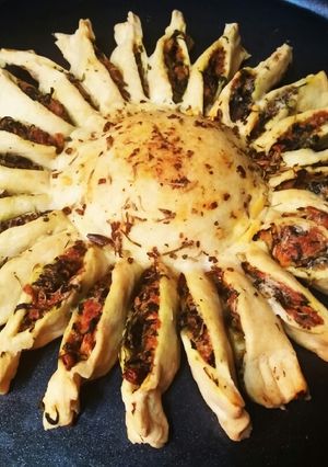 A picture of Methi sunflower pie.
