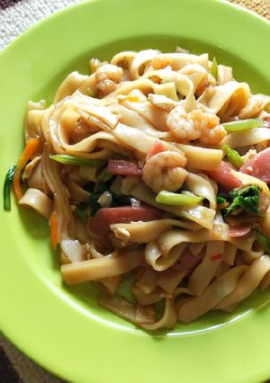 Foto resep Kwetiaw goreng ustel (udang sosis telur)