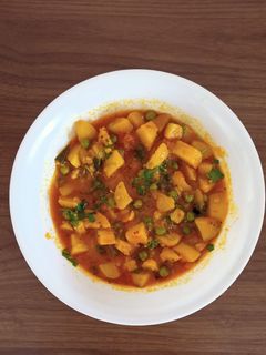 વટાણા બટાકા ટામેટાં નું શાક (Vatana Bataka Tameta Shak Recipe In Gujarati) રેસીપી મુખ્ય ફોટો