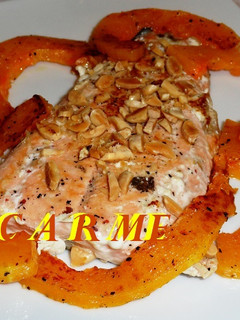 Una foto de Filete de salmón a la plancha con calabaza