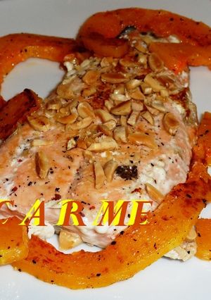 Una foto de Filete de salmón a la plancha con calabaza