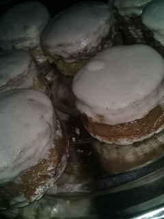 Una foto de Alfajores de chocolate, pasteleras y baño de nieve!!
