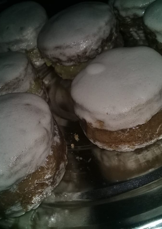 Una foto de Alfajores de chocolate, pasteleras y baño de nieve!!
