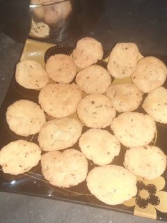 मठरी (Mathri recipe in hindi) रेसिपी मुख्य फोटो