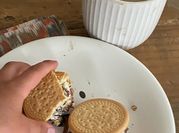 Una foto de galleta maría y nutella