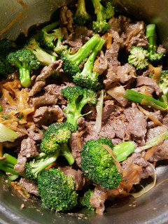 Una foto de Comida china (Carne de res con brócoli)