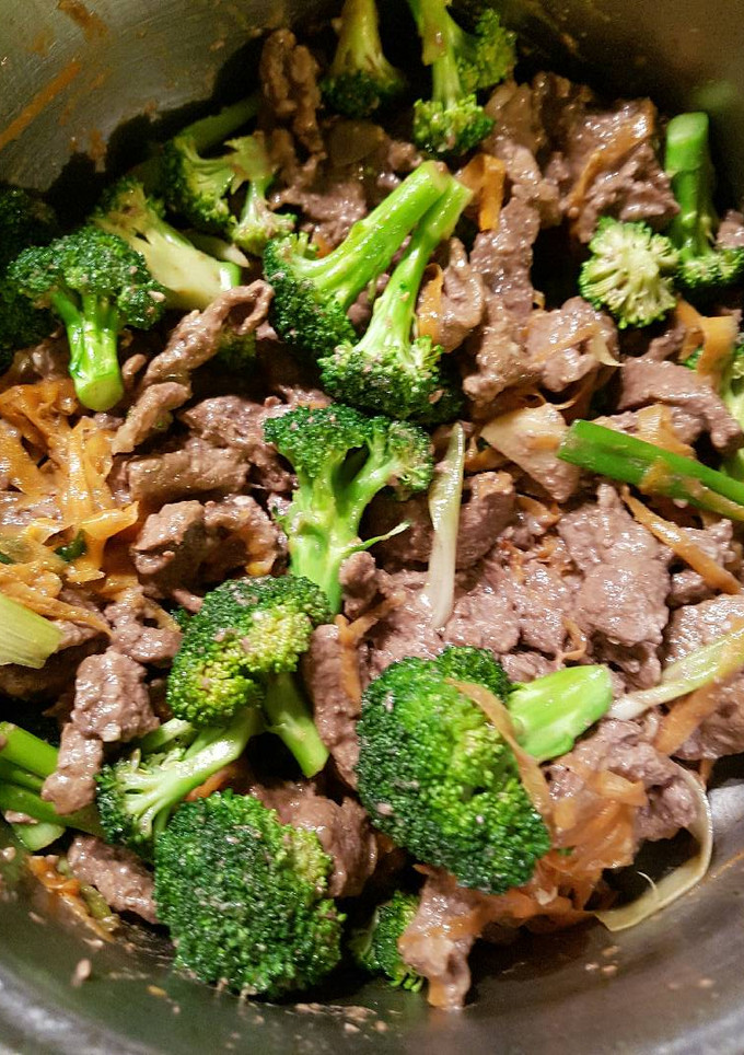 Una foto de Comida china (Carne de res con brócoli)