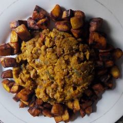 A picture of Porriage beans with fried plantain.