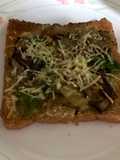 Tostada con berenjena al ajillo