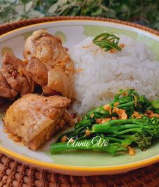 súp lơ xào thịt gà