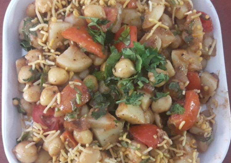 Chickpea chaat