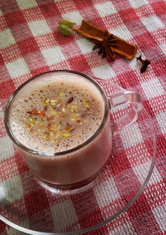 காஷ்மீர் - பிங்க் டீ -(Noon Chai recipe in tamil) செய்முறை முக்கிய புகைப்படம்