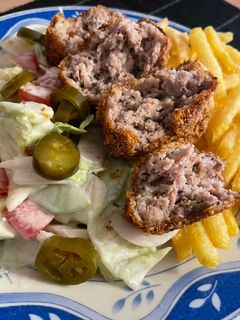 Fűszeres fasírt sajtos bundában recept fotója
