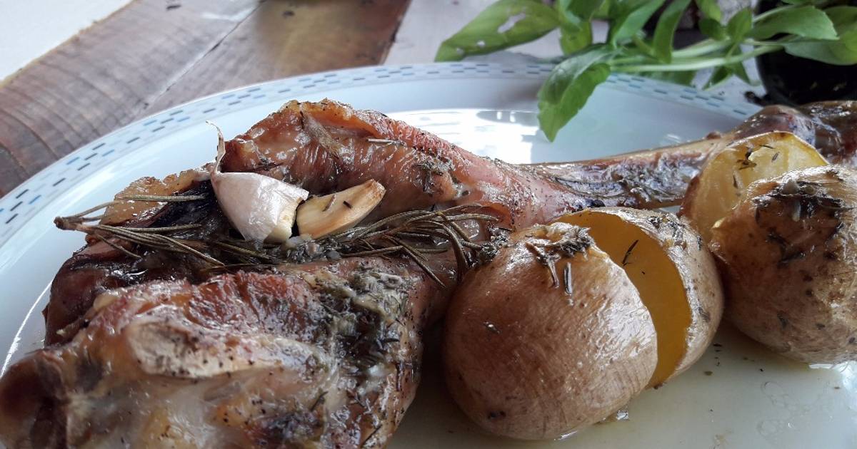 Pierna de cabrito al horno Receta de lacocinarojadecris.blogspot.com-  Cookpad