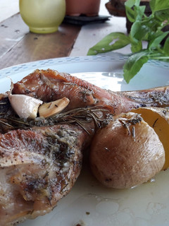 Una foto de Pierna de cabrito al horno