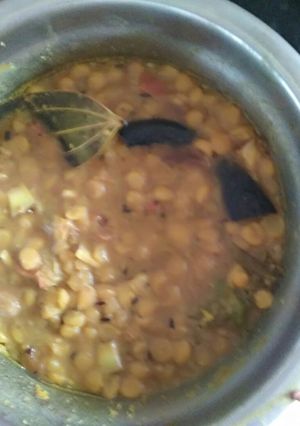 A picture of Coconut chana daal.
