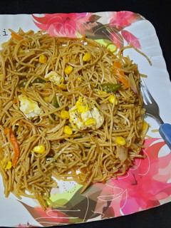 কর্ণ ভেজ এগ চাউমিন (Corn veg egg chow mein recipe in Bengali) রেসিপির প্রধান ছবি