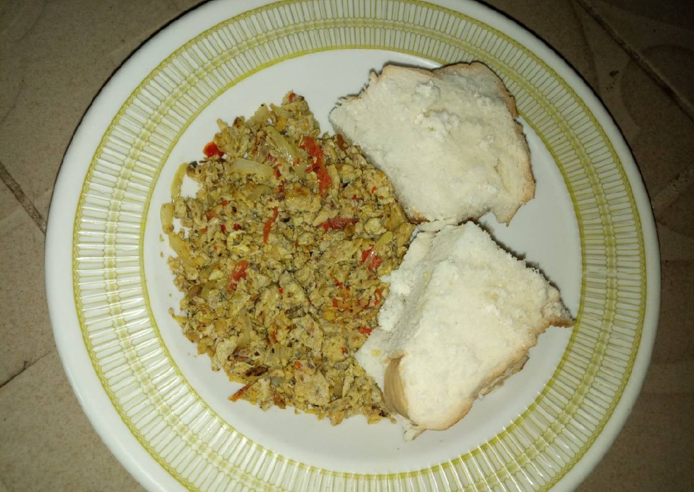 Scrambled egg n bread