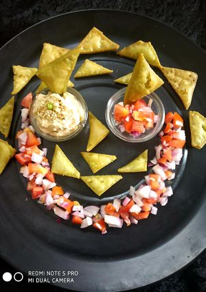 A picture of Spinach Nachos.