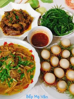 Hình của món Mâm cơm gia đình thời covid19.