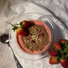 A picture of Strawberry 🍓 Smoothie Bowl with chocolate 🍫 Shell.
