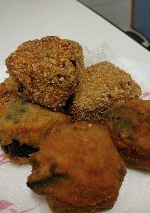 Una foto de Croquetas de txipirones en su tinta
