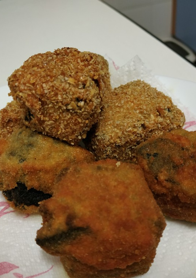 Una foto de Croquetas de txipirones en su tinta