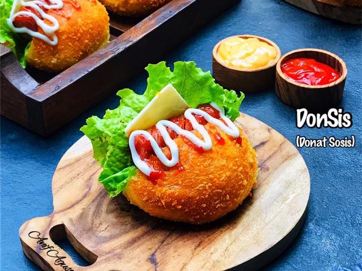 Langkah Mudah untuk Membuat Resep DonSis (Donat Sosis) yang Uenak Anti Ribet, Mantap