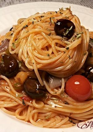 Foto principal de Espaguetis finos con anchoas y olivas amargas