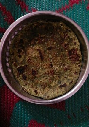 A picture of Palak ki paratha.