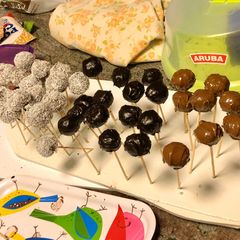 A picture of Cake Pops.