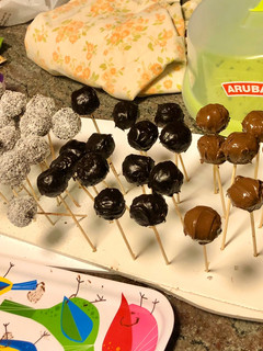 A picture of Cake Pops.