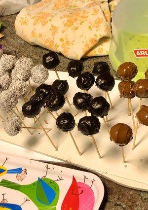 A picture of Cake Pops.
