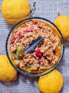Una foto de ¿Legumbres? ¡Mejor con limón! 😀 🍋 Texturizado de soja con vegetales, regado con exprimido de limón 🍋
