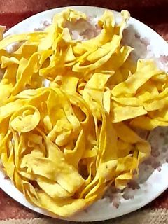 बेसन की पापड़ी (besan ki papdi recipe in Hindi) रेसिपी मुख्य फोटो