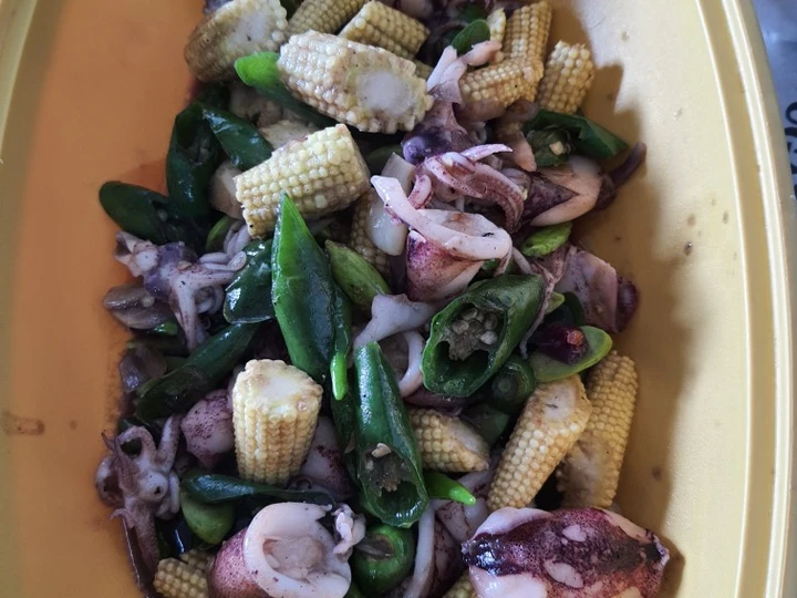 Cara Gampang Membikin Resep Cumi masak jagung muda saos tiram yang Uenak Anti Ribet, Bikin Ngiler