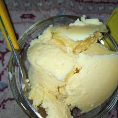 A picture of Eggless Vanilla flavored custard ice cream.