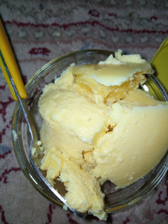 A picture of Eggless Vanilla flavored custard ice cream.