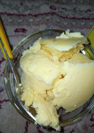 A picture of Eggless Vanilla flavored custard ice cream.