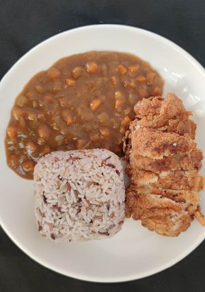 รูปของ ข้าวแกงกะหรี่ไก่ทอด เด็กหอ