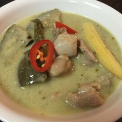 A picture of Thai chicken green curry.
