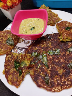 मोठ दाल चीला हांडवो (Moth Dal Cheela Handvo ki recipe in hindi) रेसिपी मुख्य फोटो