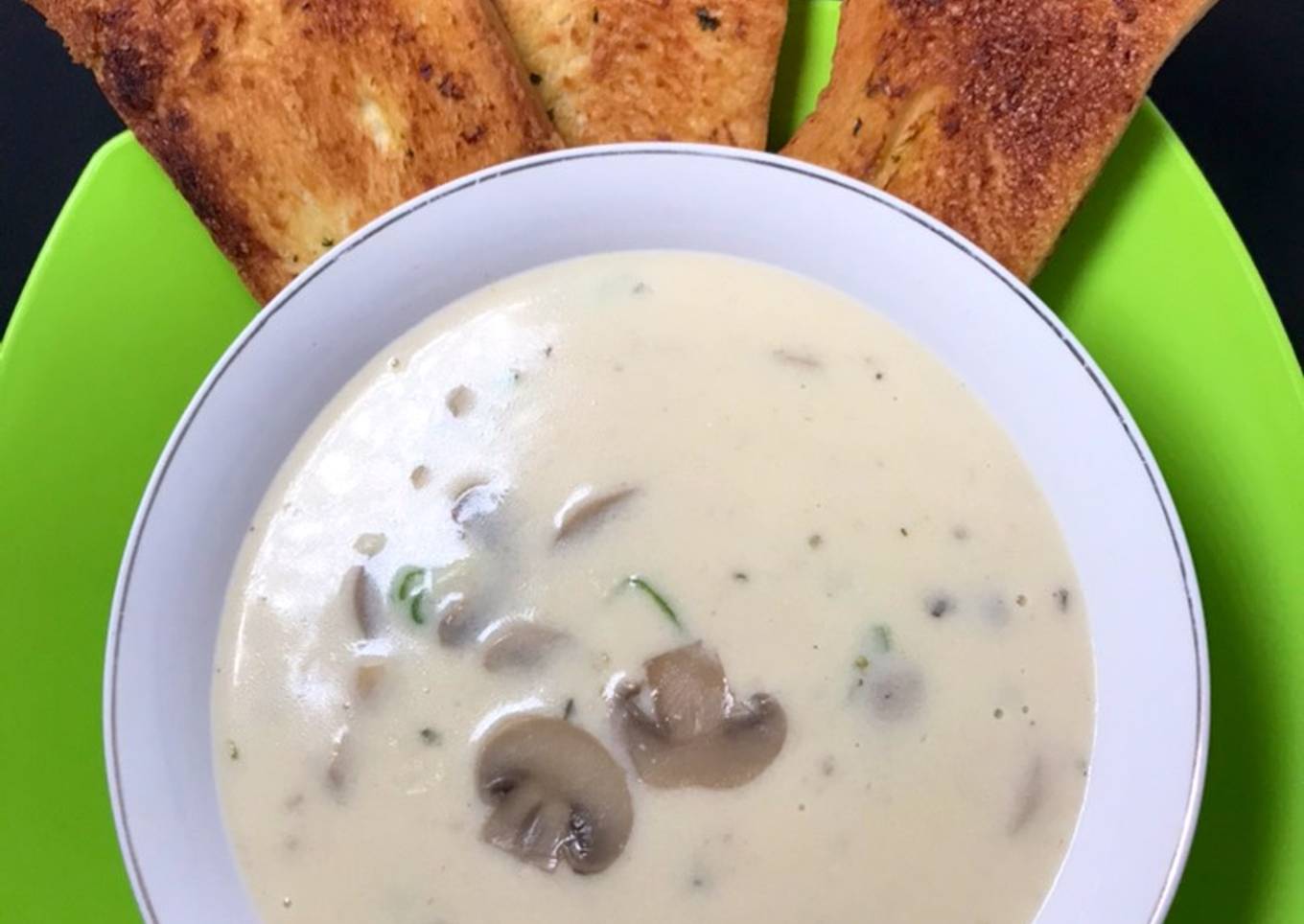 Sup Krim Jamur [Bonus: Resep garlic bread Roti Tawar]