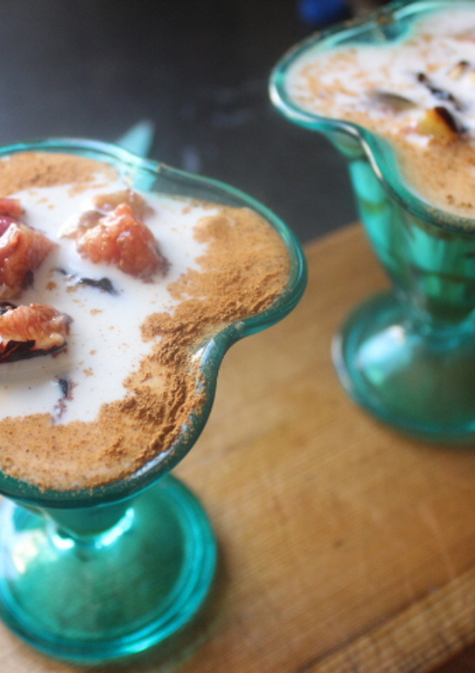 Una foto de Copa de higos con leche y canela