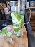 Boisson aromatisée au citron, menthe et concombre