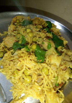 वेज पुलाव (Veg Pulao recipe in hindi) रेसिपी मुख्य फोटो