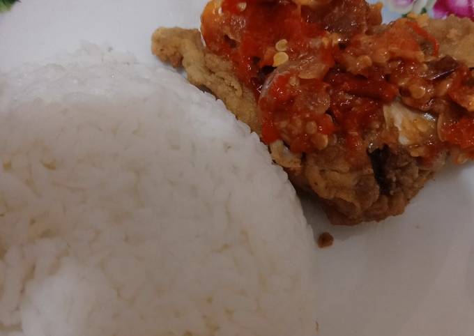 Ayam geprek sambel pedas