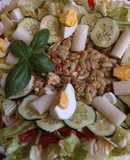Ensalada de verdinas con vinagreta de pimiento rojo y atún