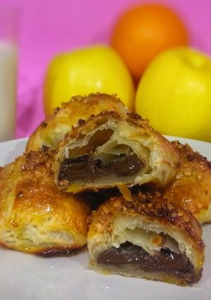 A picture of Chocolate Napolitanas.