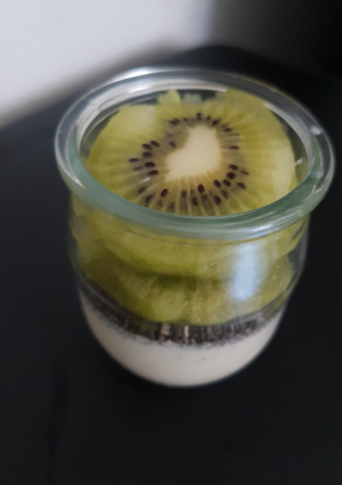 Una foto de Kiwi con chía
